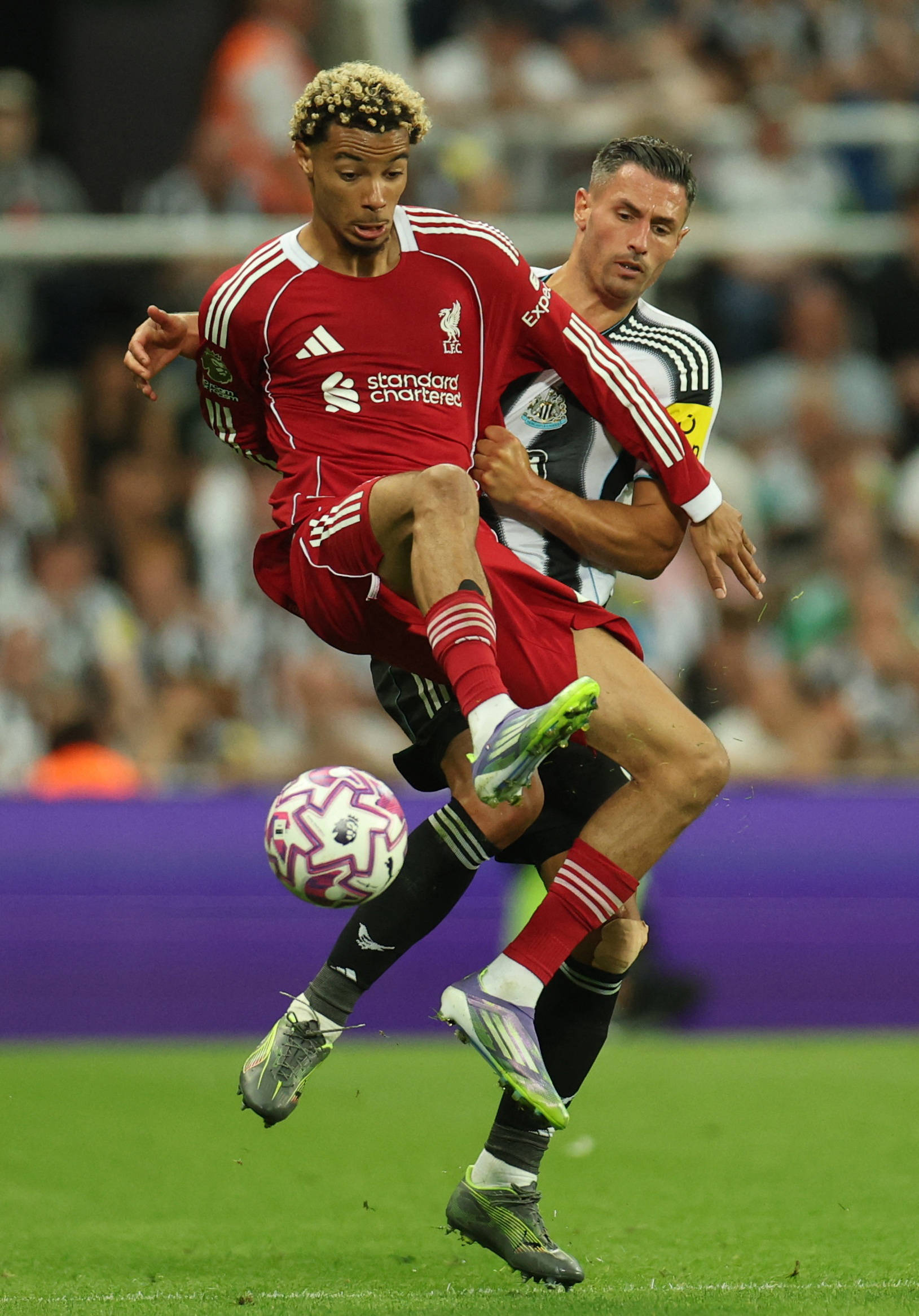 利物浦客场战胜对手,曼城全面压制对手球员